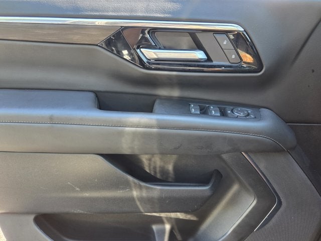 2026 Chevrolet Suburban W/ Leather LS