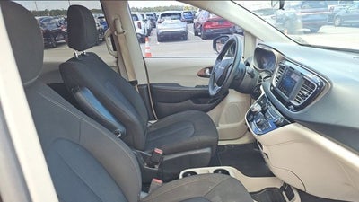 2020 Chrysler Voyager LX