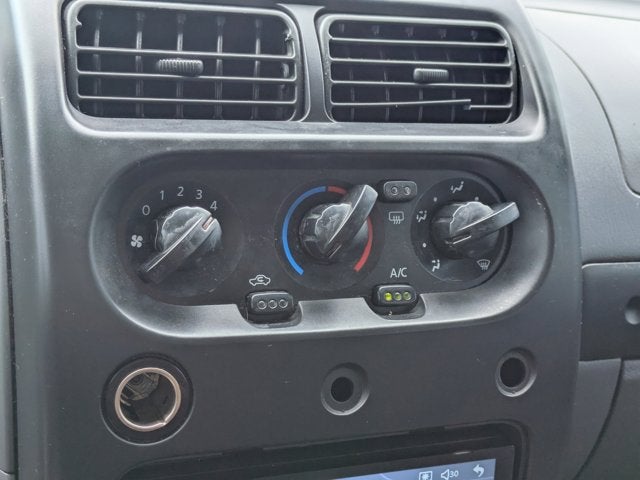 2002 Nissan Xterra XE SC