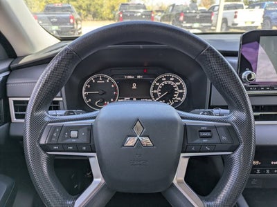 2022 Mitsubishi Outlander ES