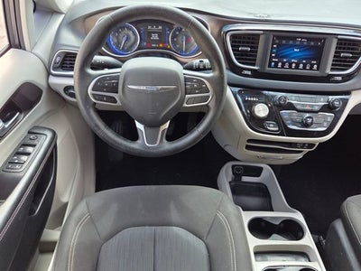 2020 Chrysler Voyager LX
