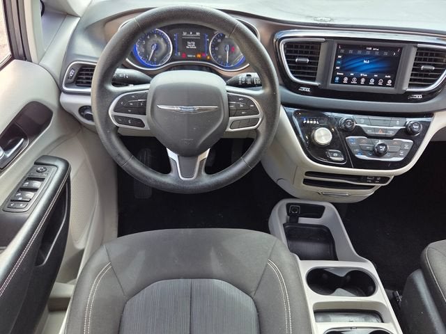 2020 Chrysler Voyager LX