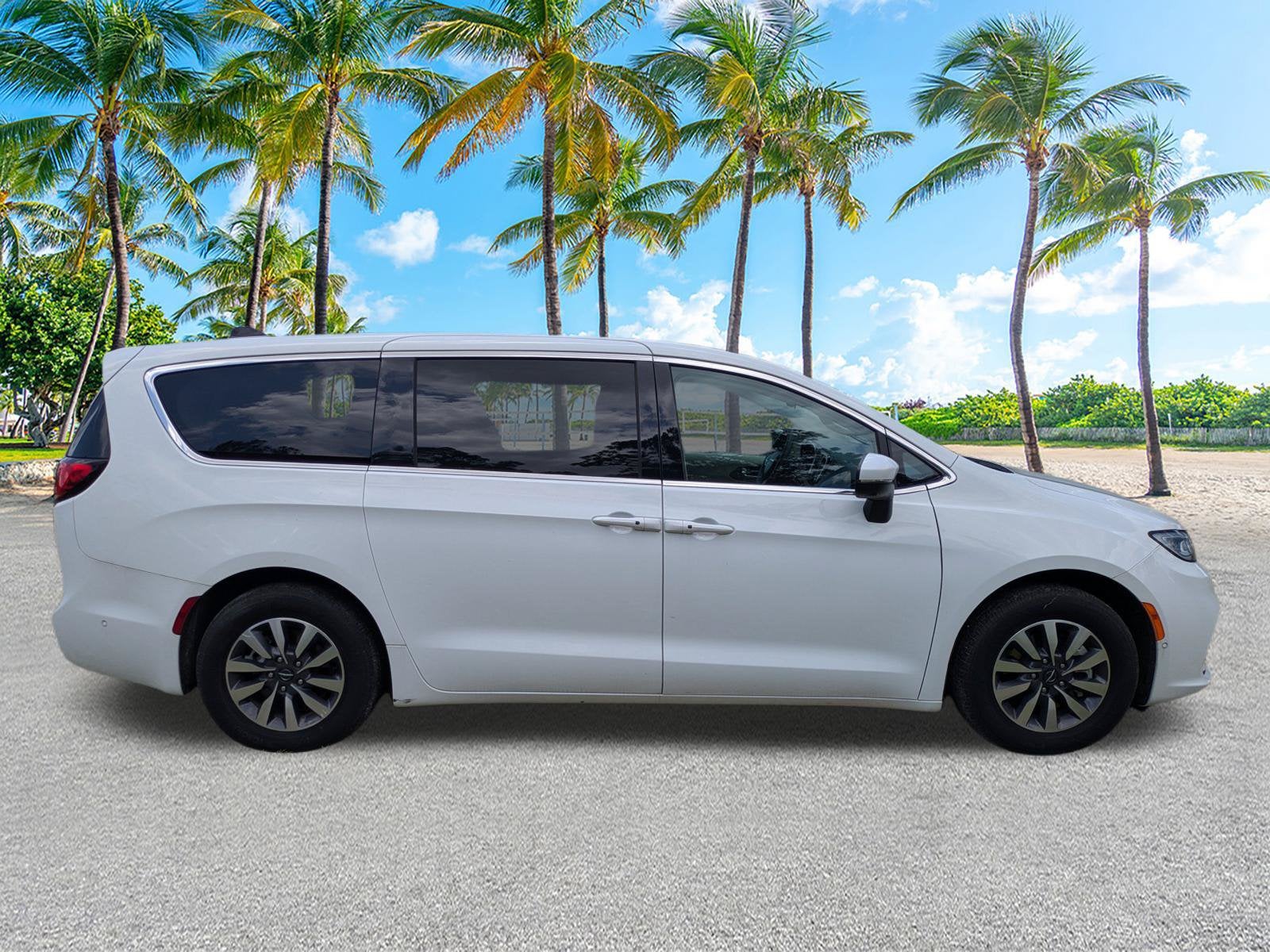 2023 Chrysler Pacifica Hybrid Touring L