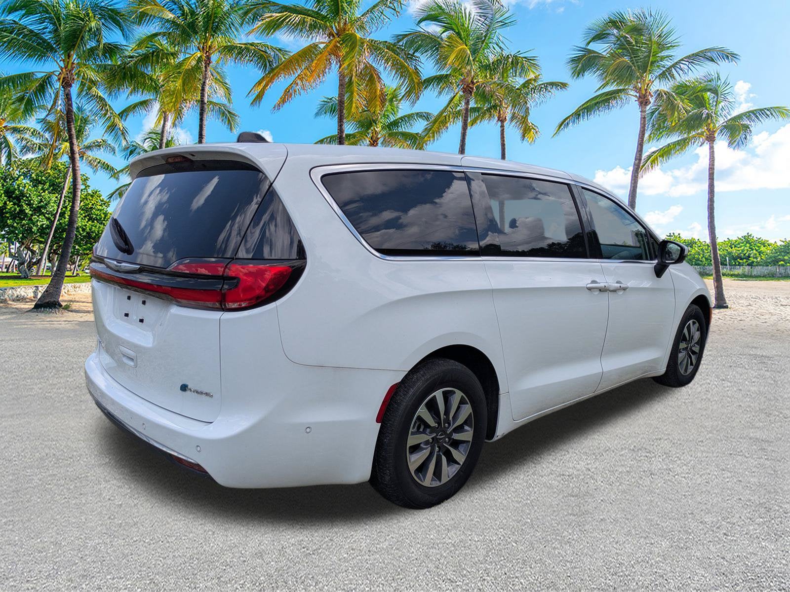 2023 Chrysler Pacifica Hybrid Touring L