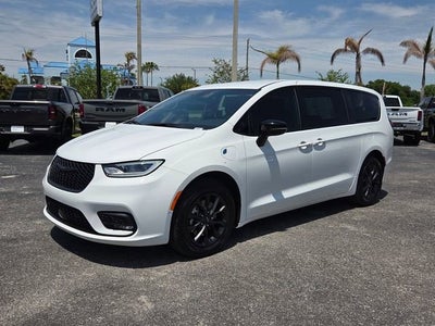 2024 Chrysler Pacifica Hybrid S Appearance Pkg
