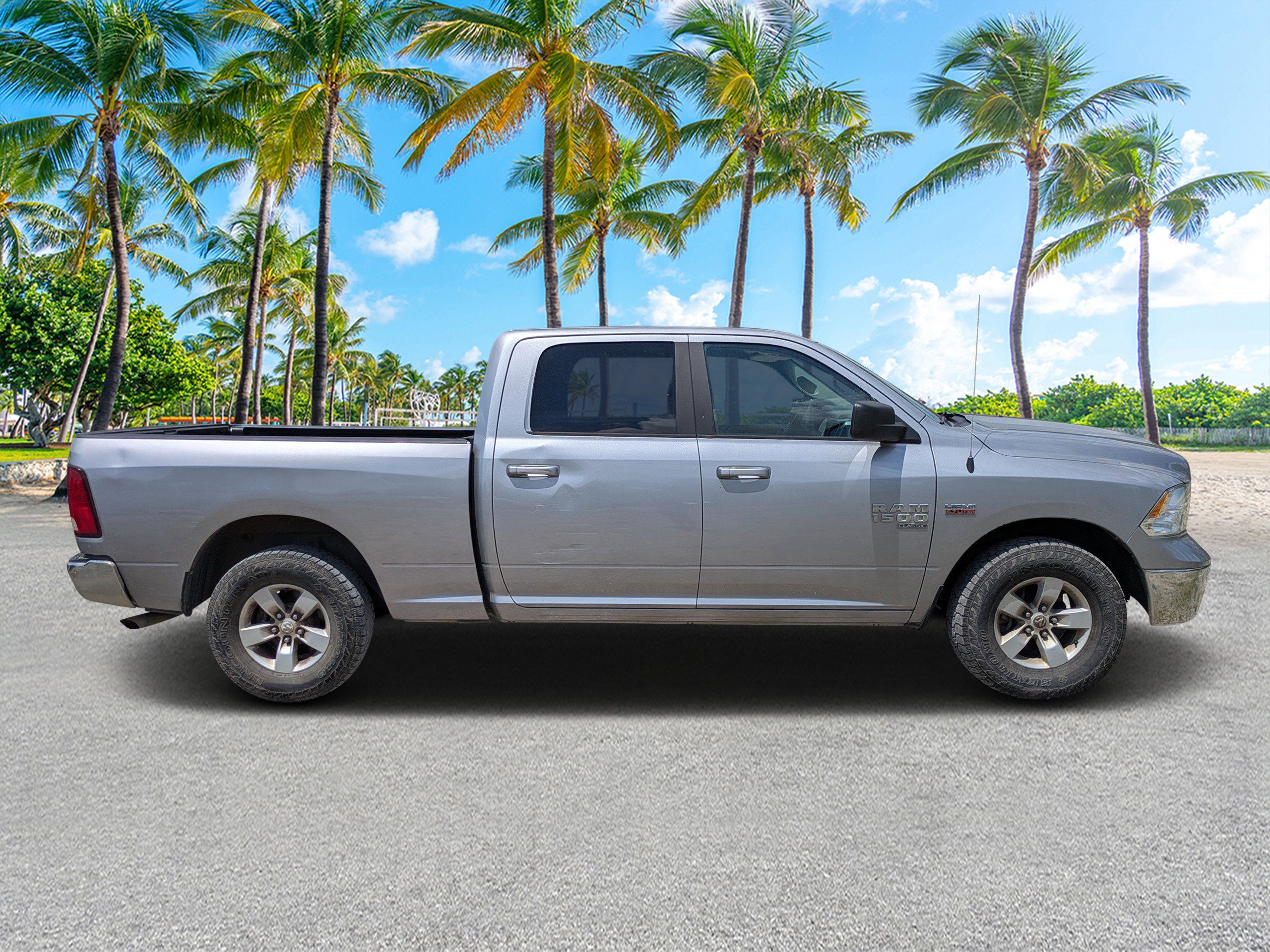 2021 RAM 1500 Classic SLT Crew Cab 4x4 6'4" Box