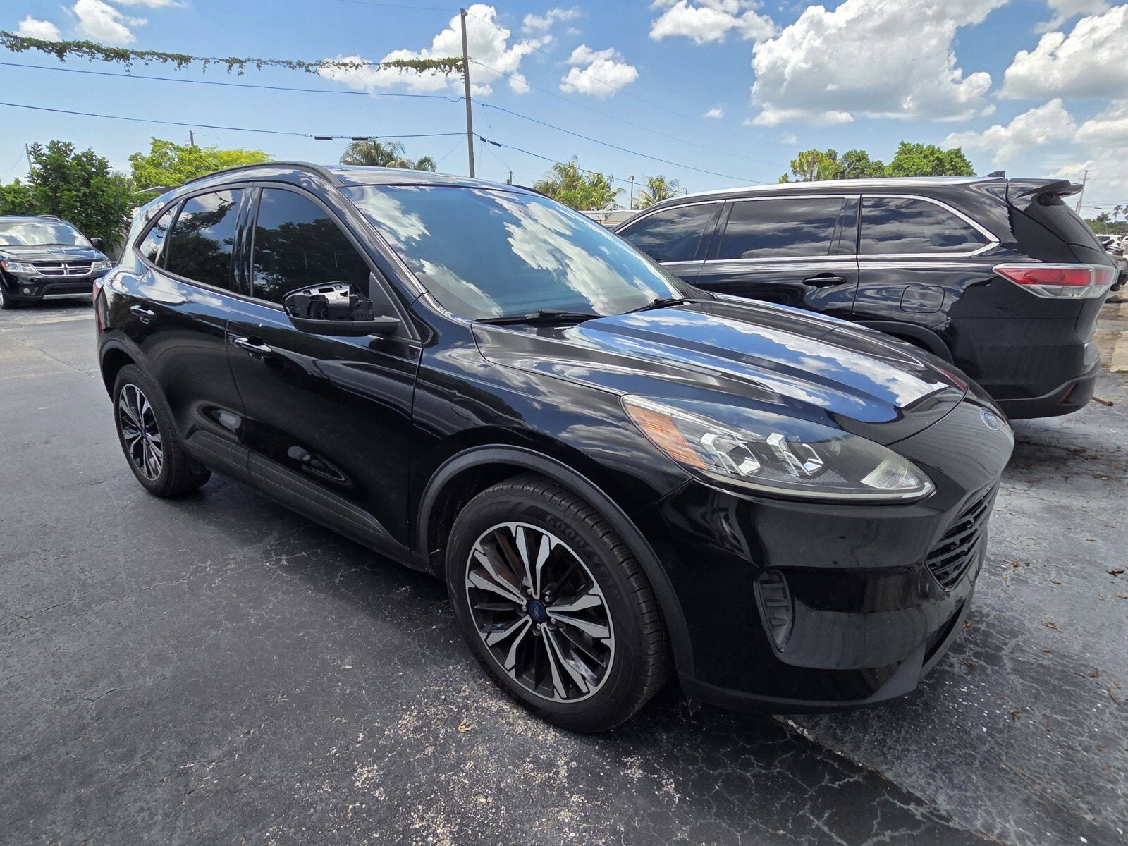 Used 2022 Ford Escape SE with VIN 1FMCU0G68NUA13182 for sale in Belle Glade, FL