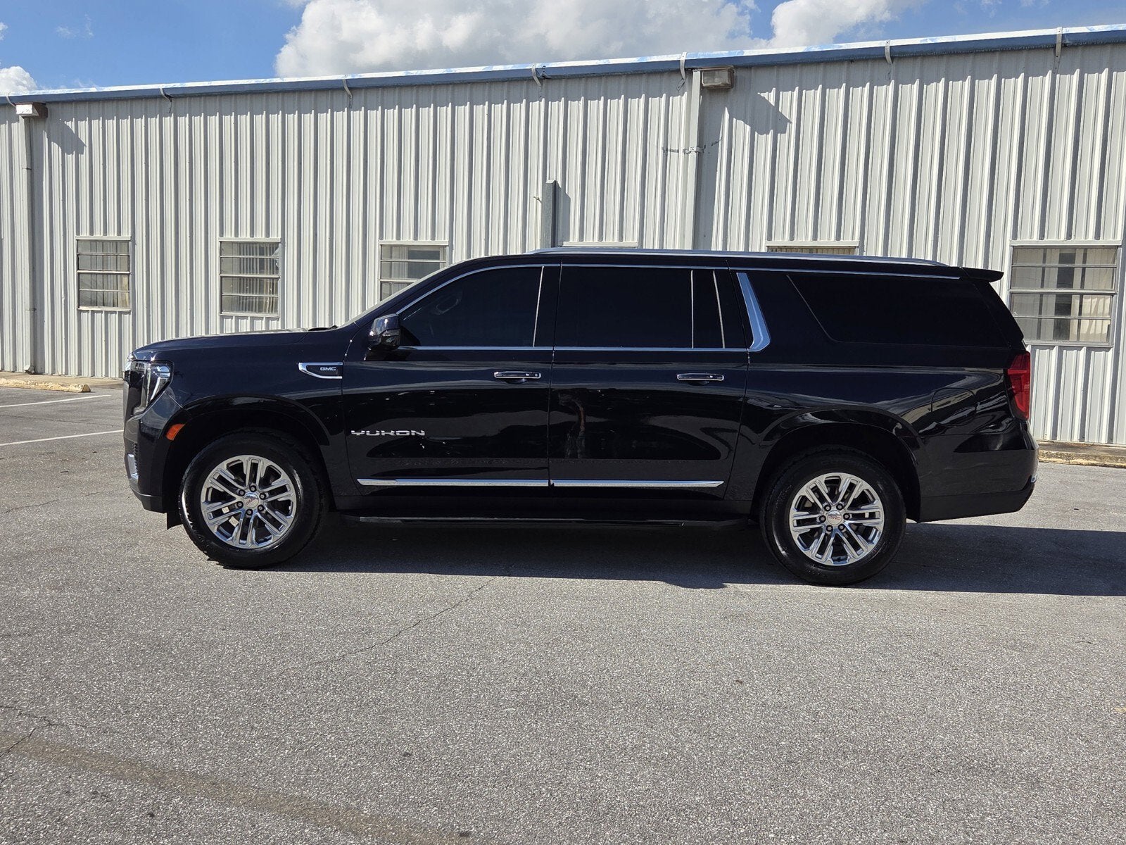 2023 GMC Yukon XL SLT