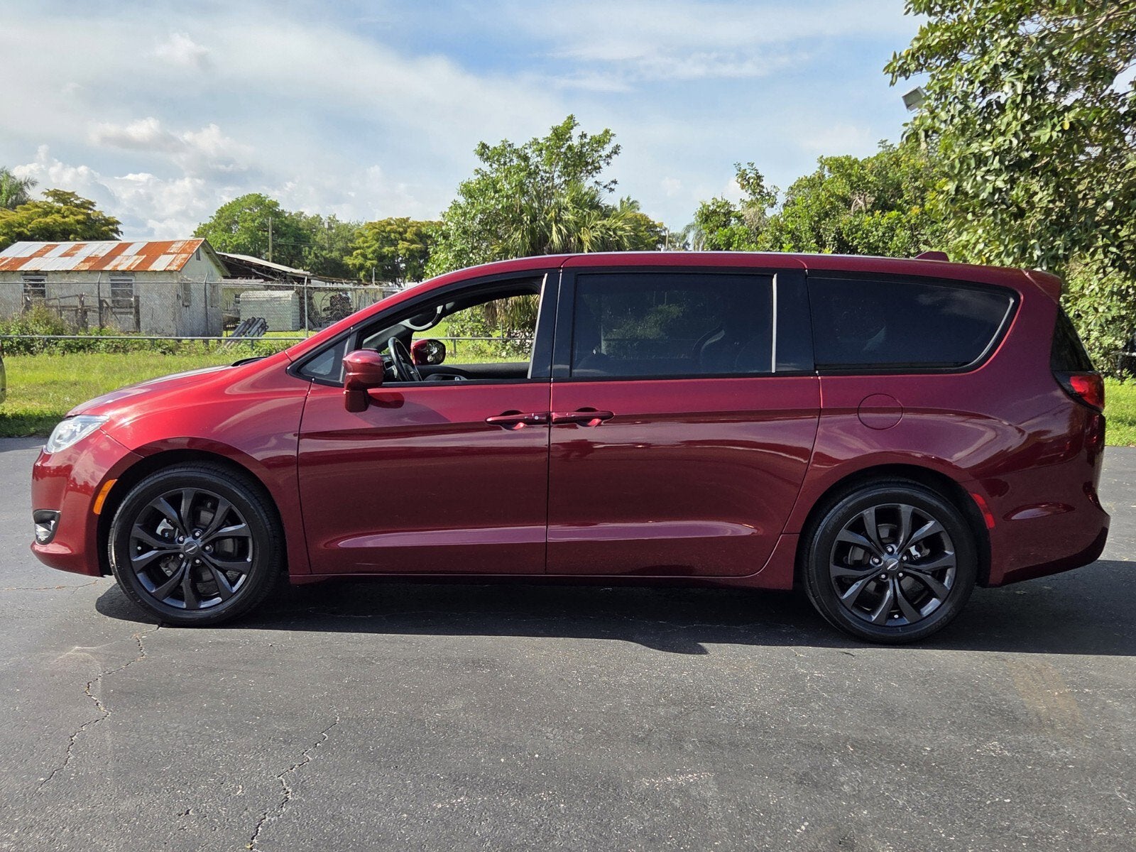 Used 2019 Chrysler Pacifica Touring Plus with VIN 2C4RC1FG5KR593520 for sale in Belle Glade, FL