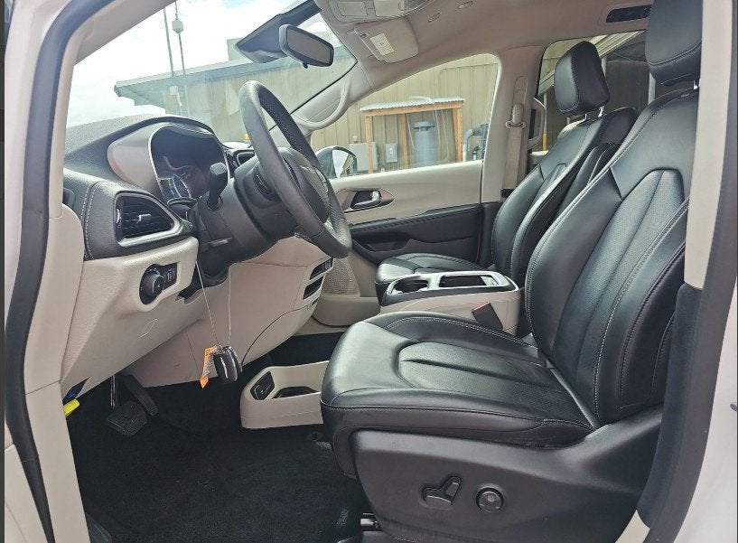 2023 Chrysler Pacifica Hybrid Touring L