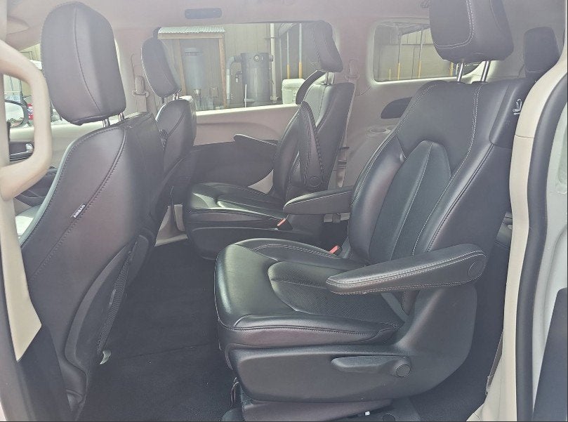 2023 Chrysler Pacifica Hybrid Touring L