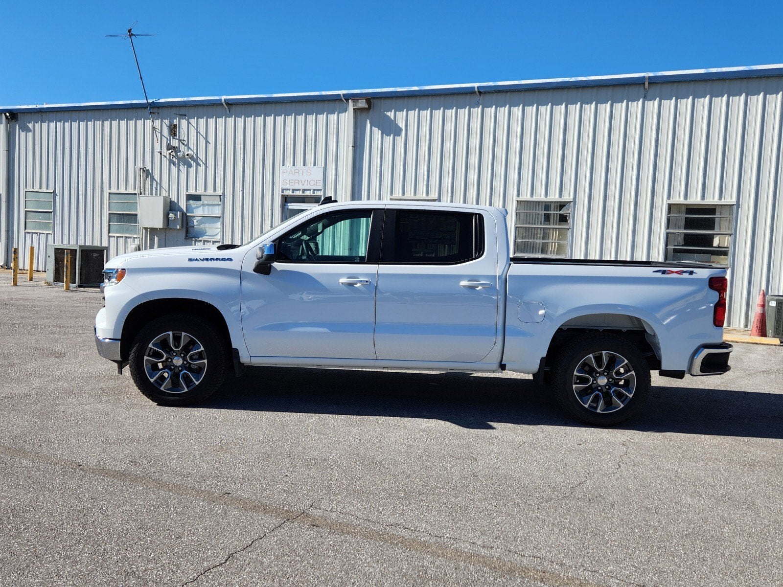 2025 Chevrolet Silverado 1500 LT (2FL)