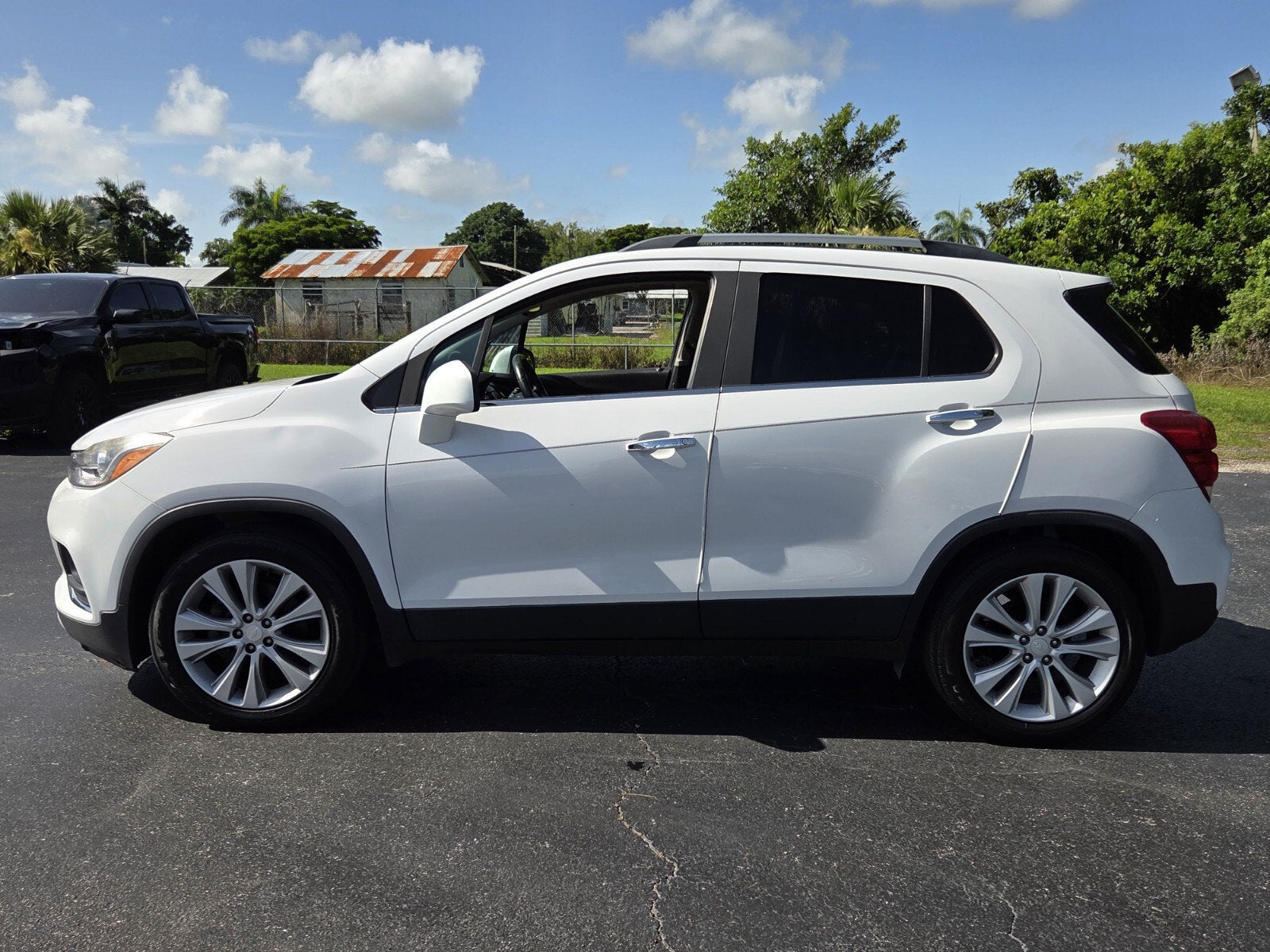 Used 2018 Chevrolet Trax Premier with VIN 3GNCJMSB6JL229875 for sale in Belle Glade, FL
