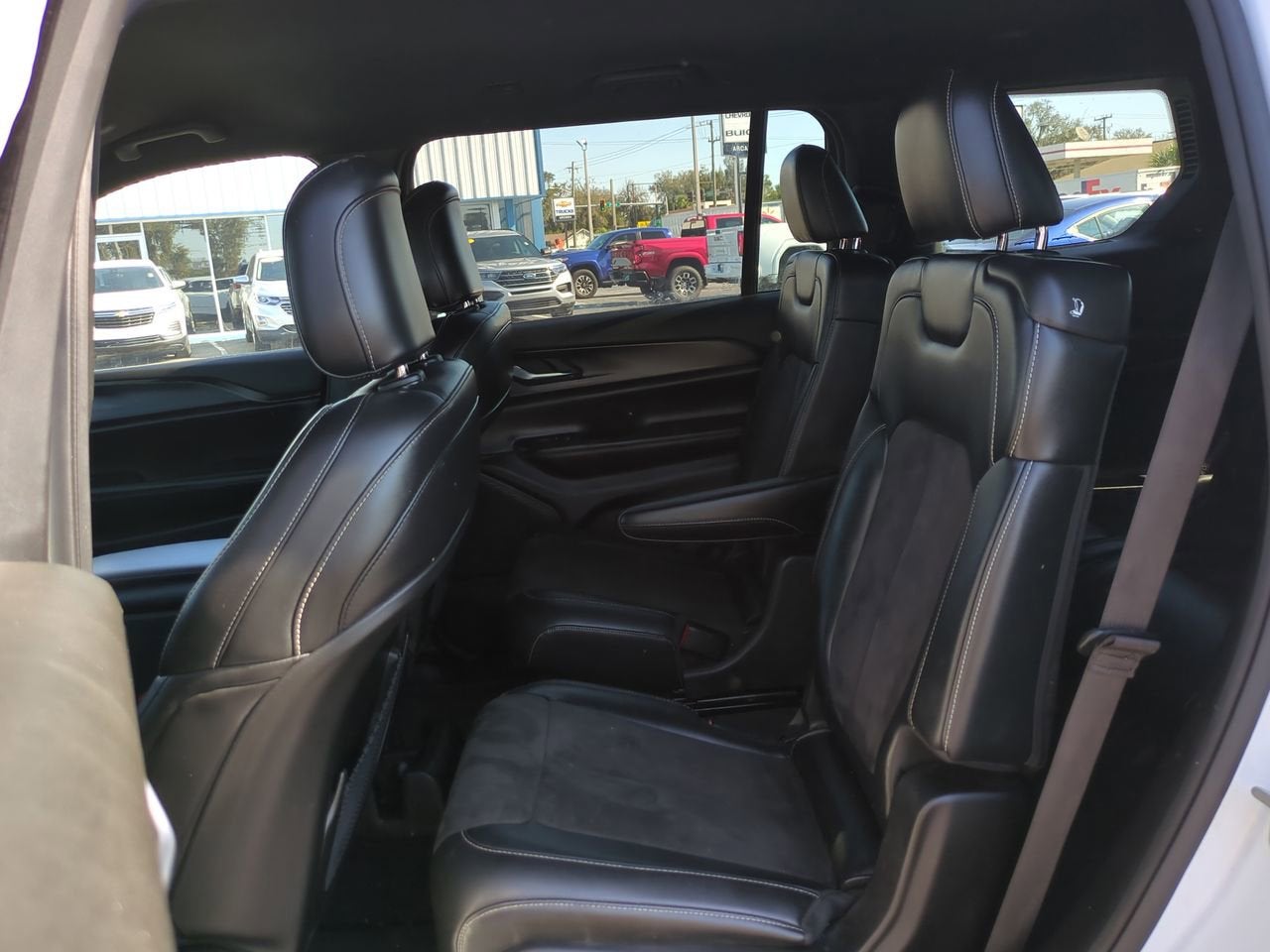 2023 Jeep Grand Cherokee L Altitude 4x2