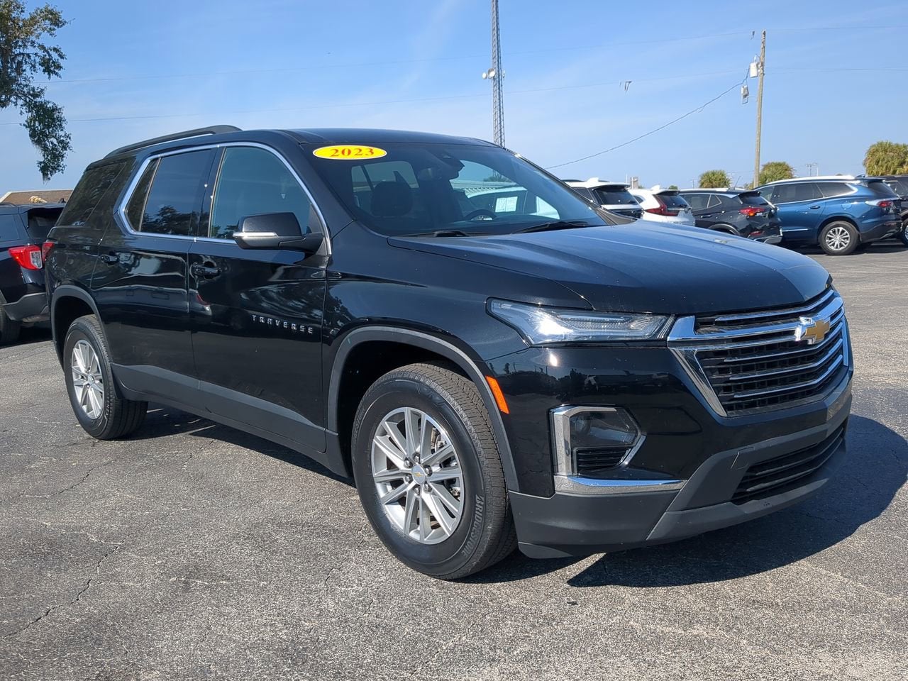 2023 Chevrolet Traverse LT Cloth