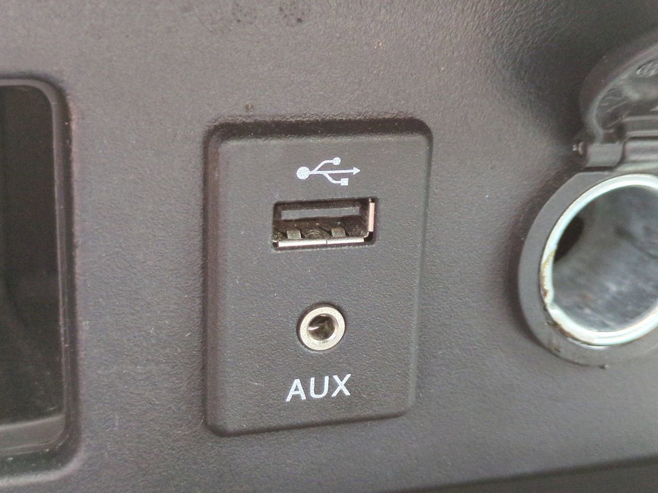 2017 Nissan TITAN SL