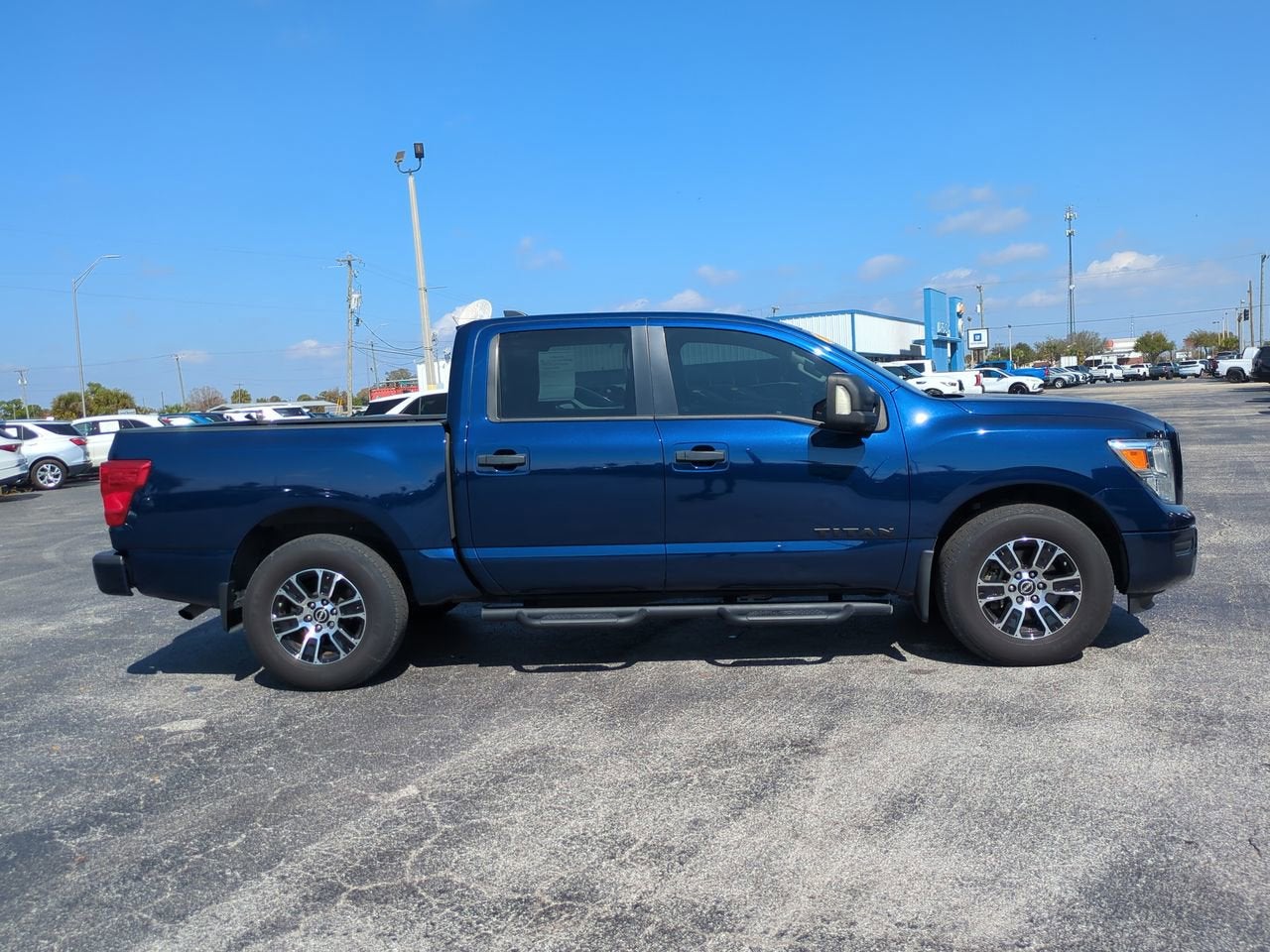 2023 Nissan TITAN Crew Cab SV 4x2