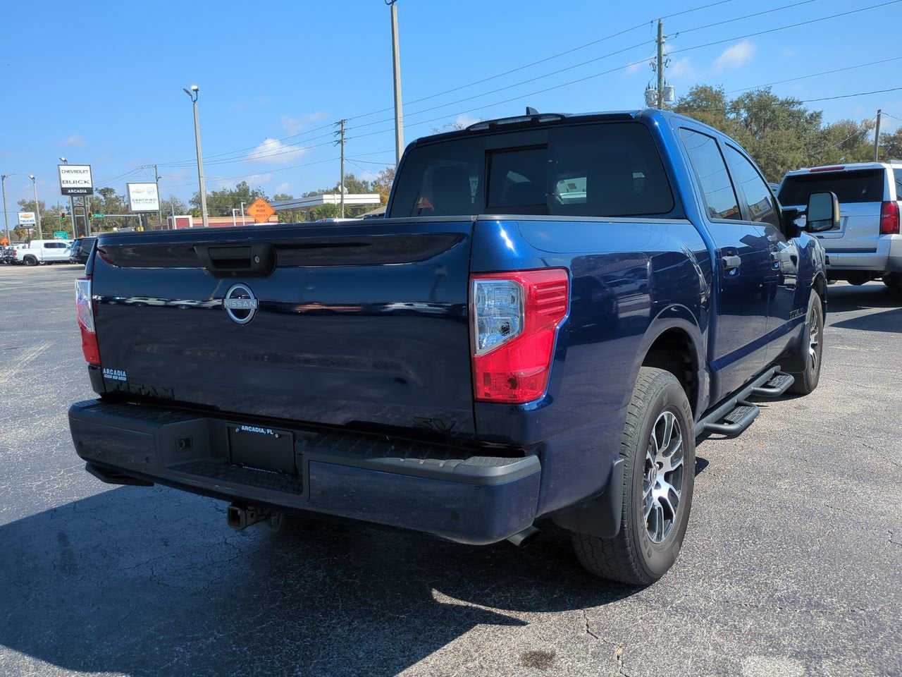 2023 Nissan TITAN Crew Cab SV 4x2