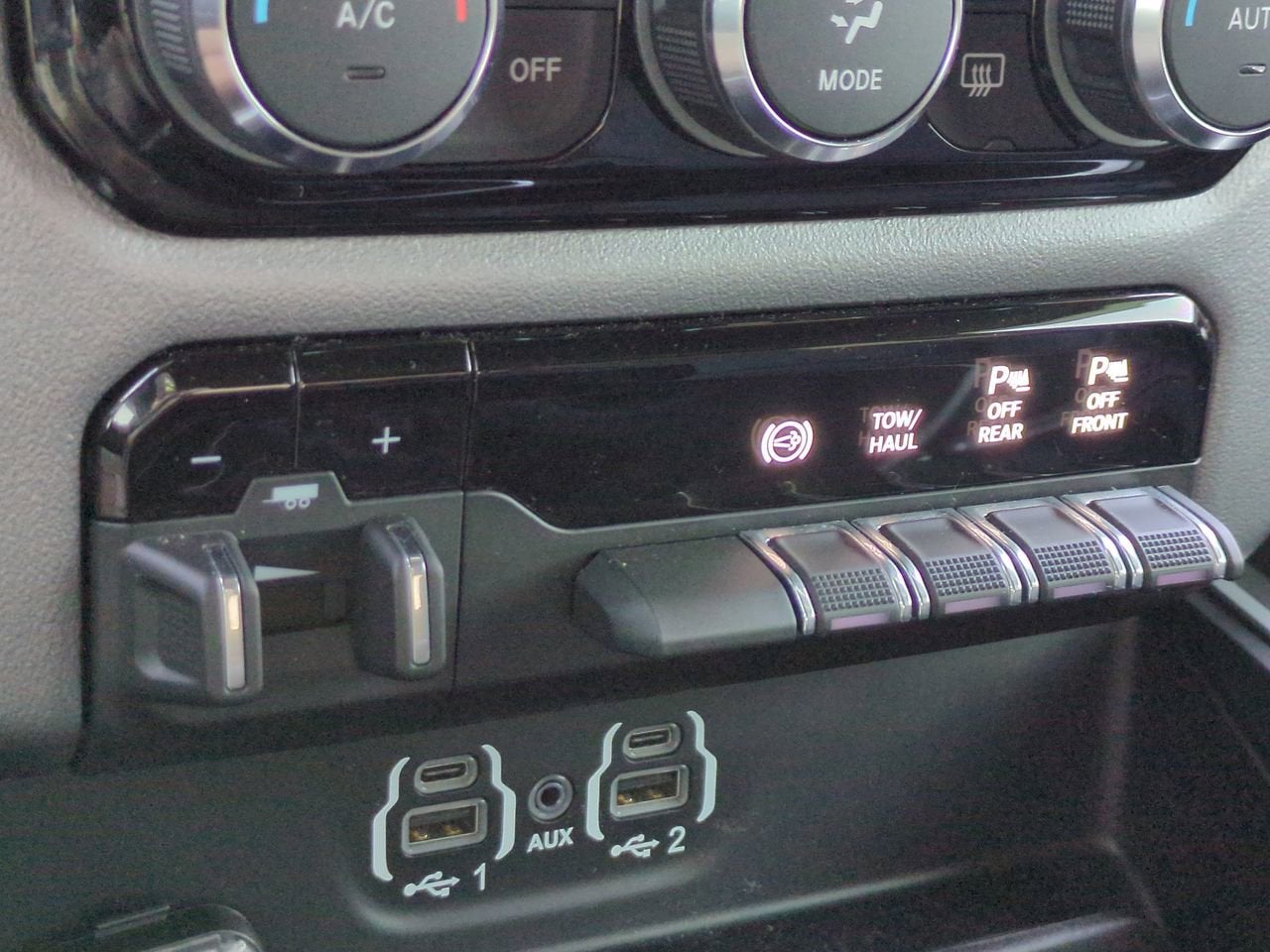 2024 RAM 3500 Big Horn Crew Cab 4x4 8' Box