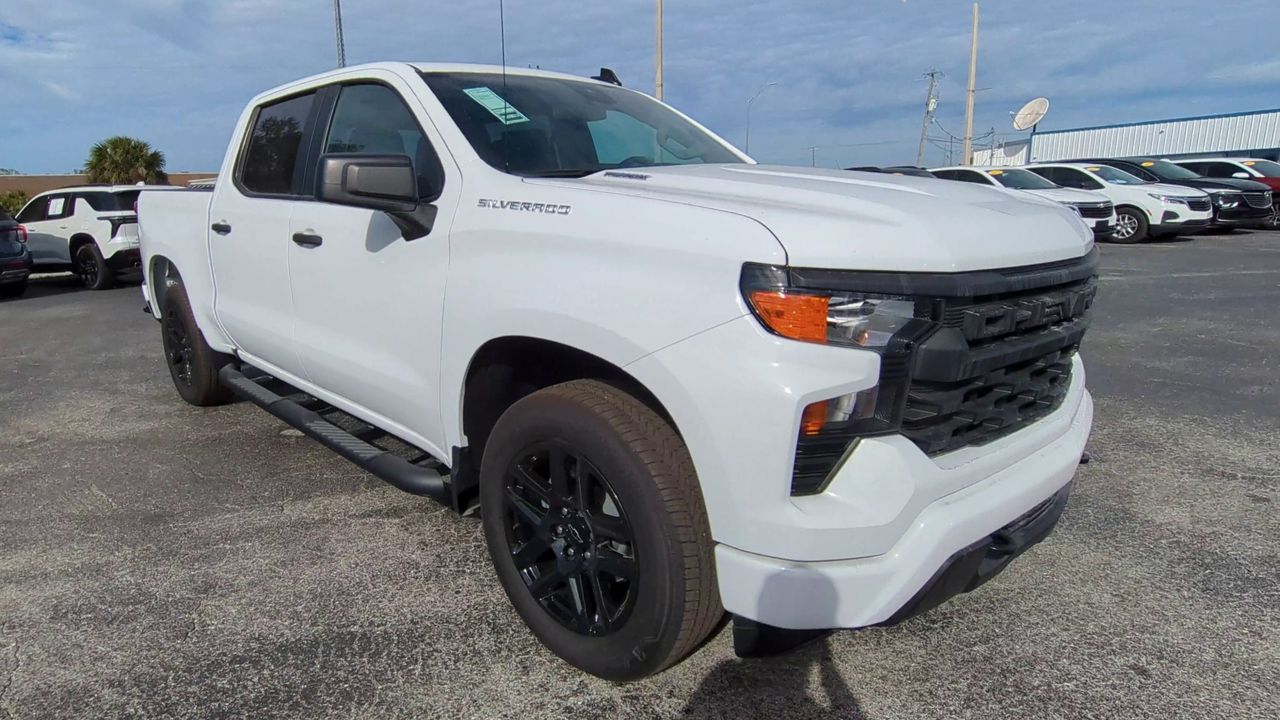 2025 Chevrolet Silverado 1500 Custom