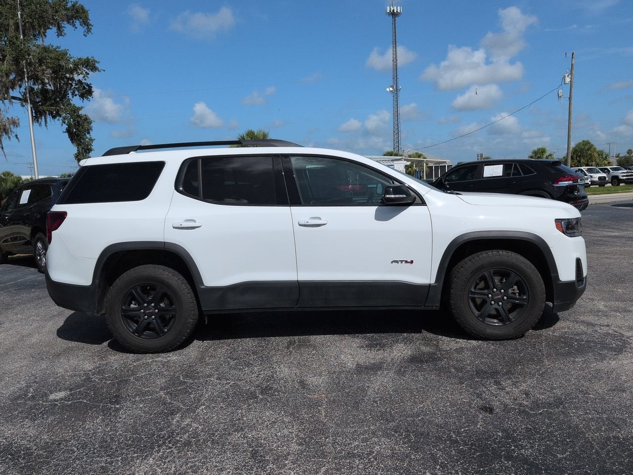 2023 GMC Acadia AT4