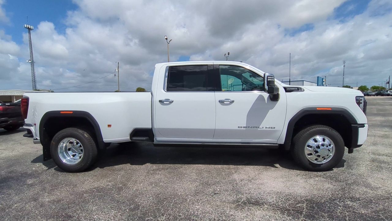 2026 GMC Sierra 3500 HD Denali Ultimate DRW