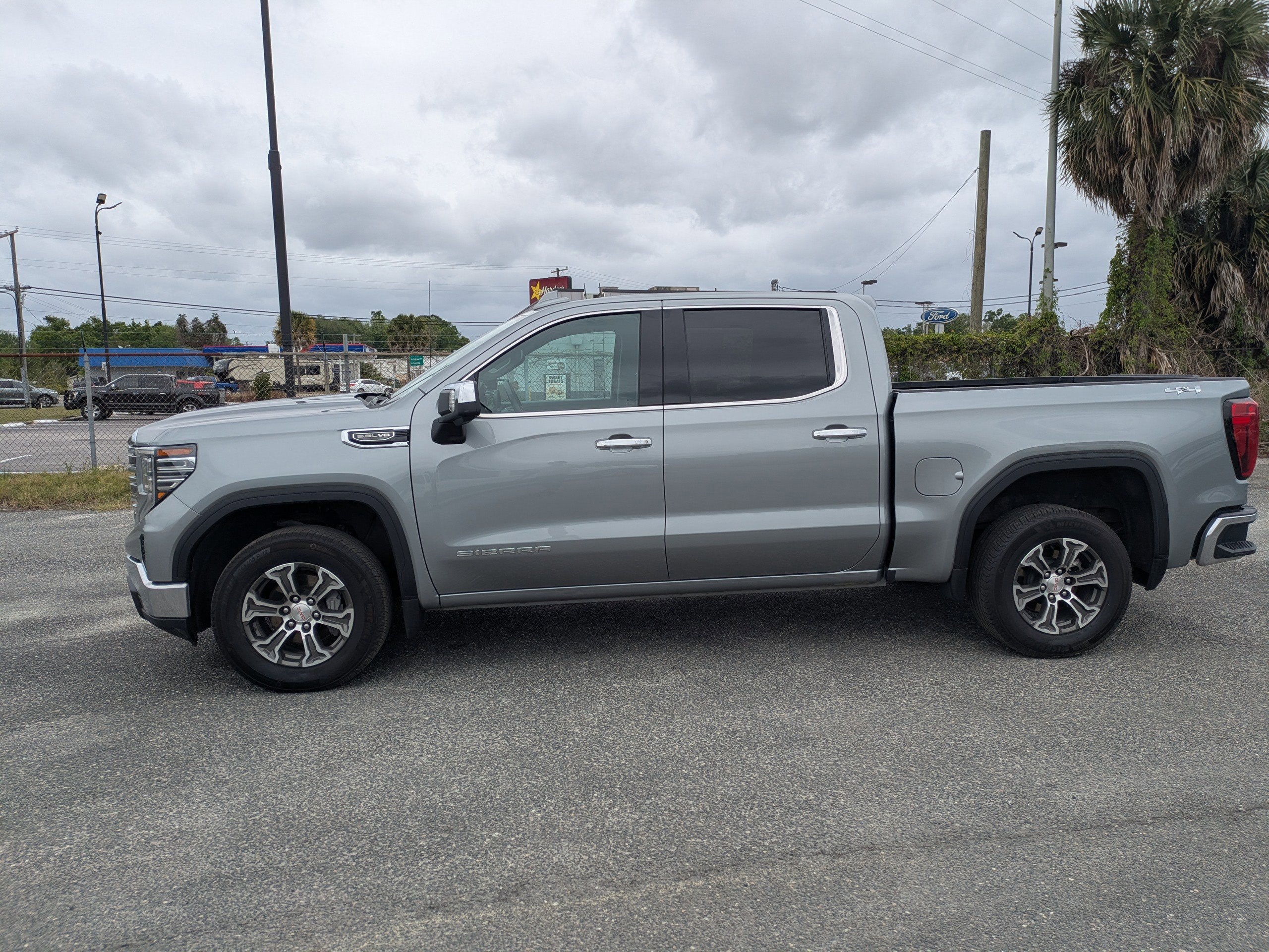 2025 GMC Sierra 1500 SLT