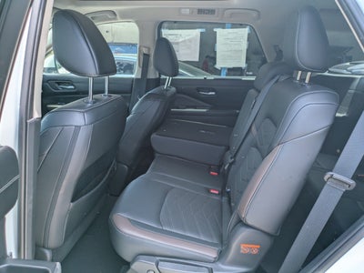 2023 Nissan Pathfinder Platinum 4WD